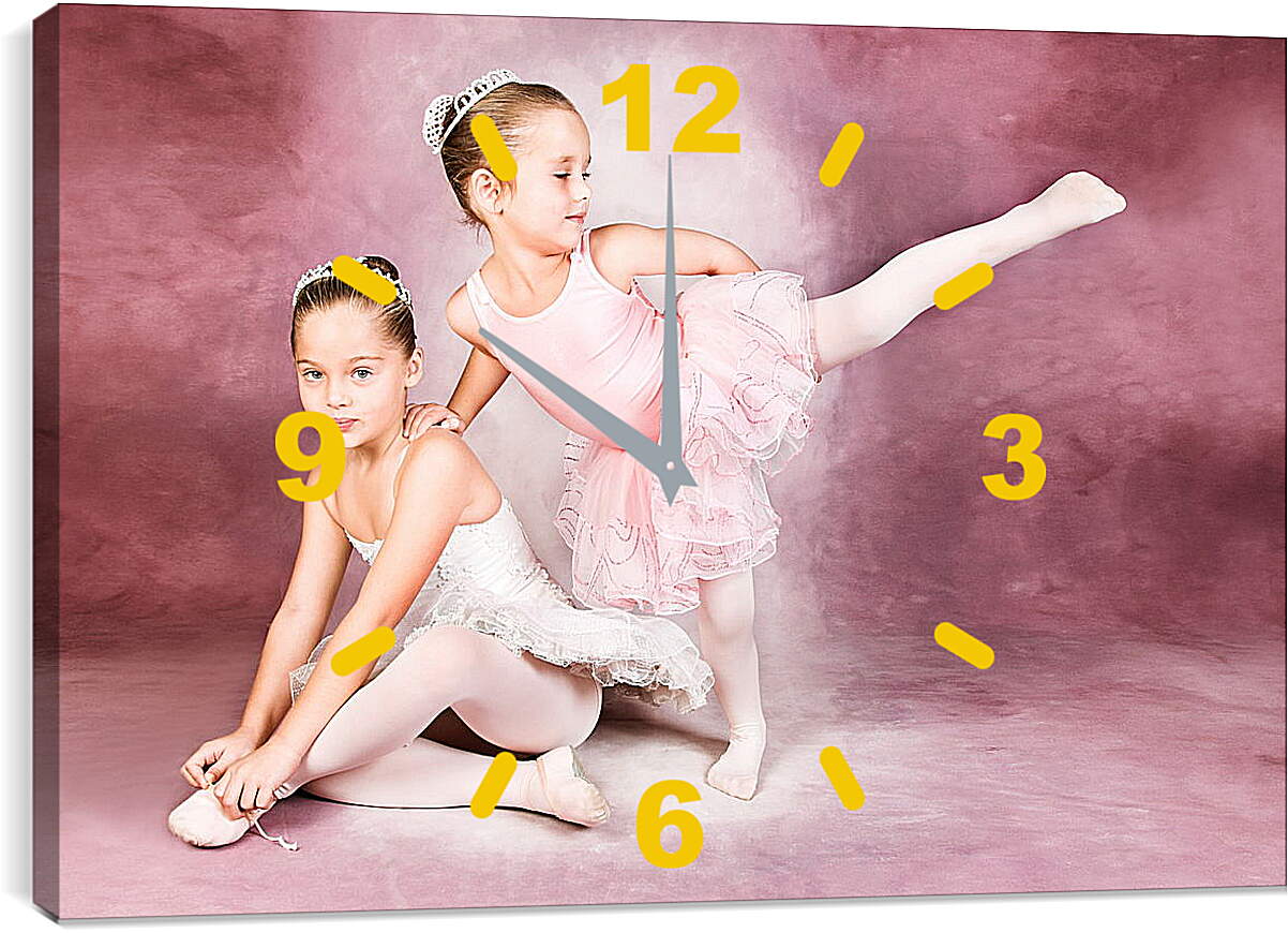 Часы картина - Две юные балерины