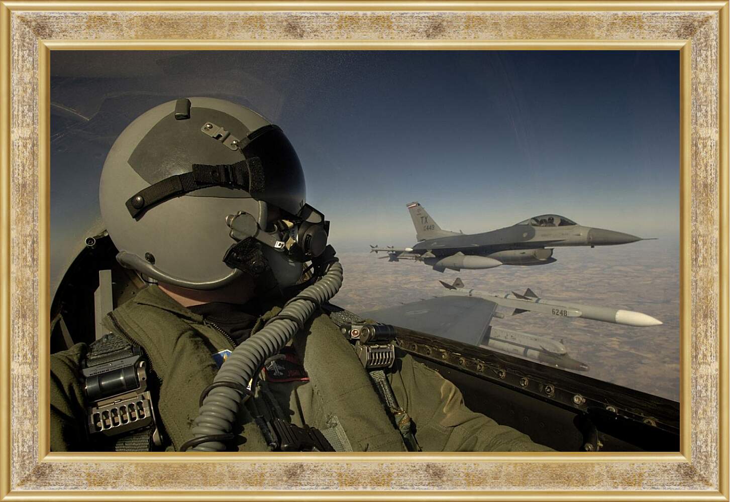 Воздушный пилот. Pilot f-16. F16 истребитель Air Force USA. F 16 истребитель кабина. Шлем пилота ф16.