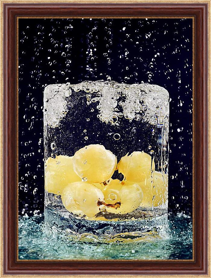 Картина в раме - Желтый виноград и капли воды