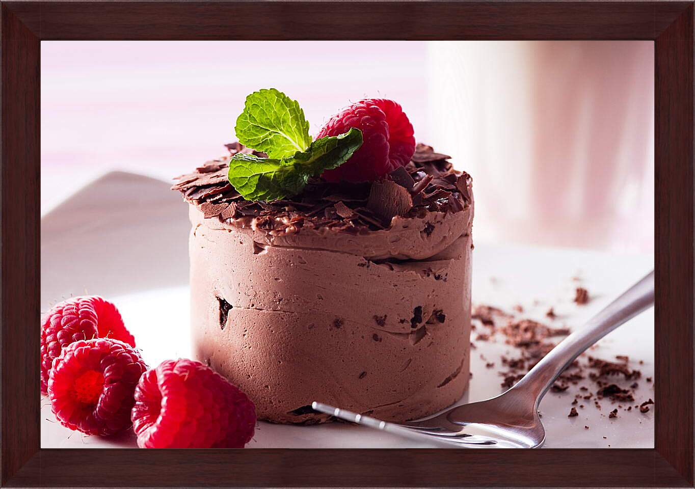 Картина в раме - Шоколадный десерт с малиной