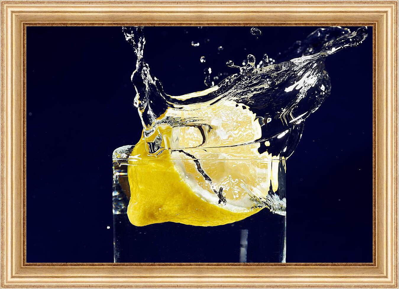 Картина в раме - Лимон в стакане воды