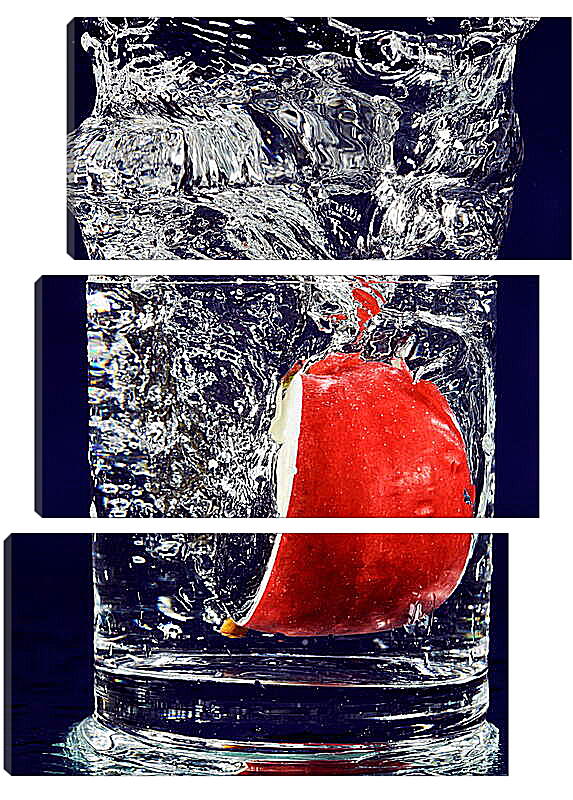 Модульная картина - Красное яблоко в стакане воды