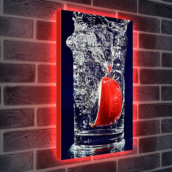 Лайтбокс световая панель - Красное яблоко в стакане воды