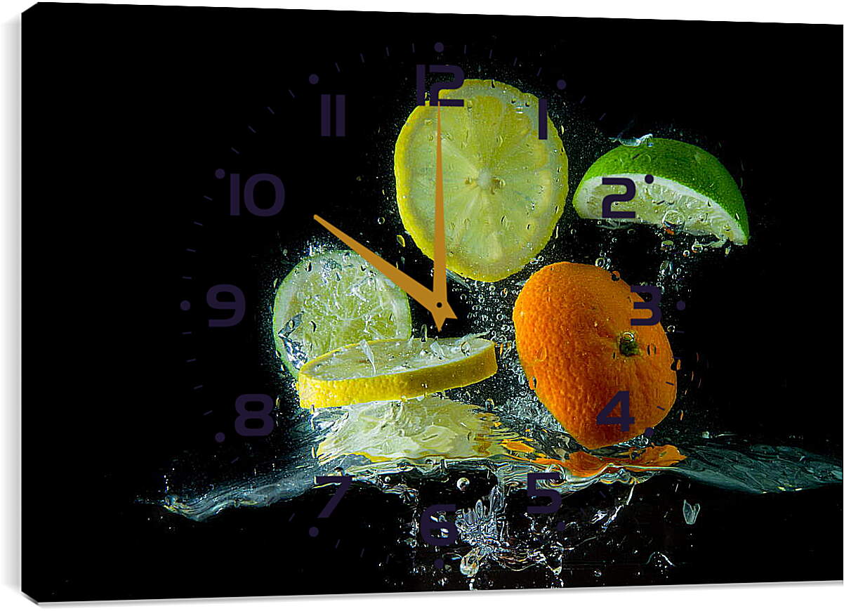 Часы картина - Фрукты в воде на чёрном фоне
