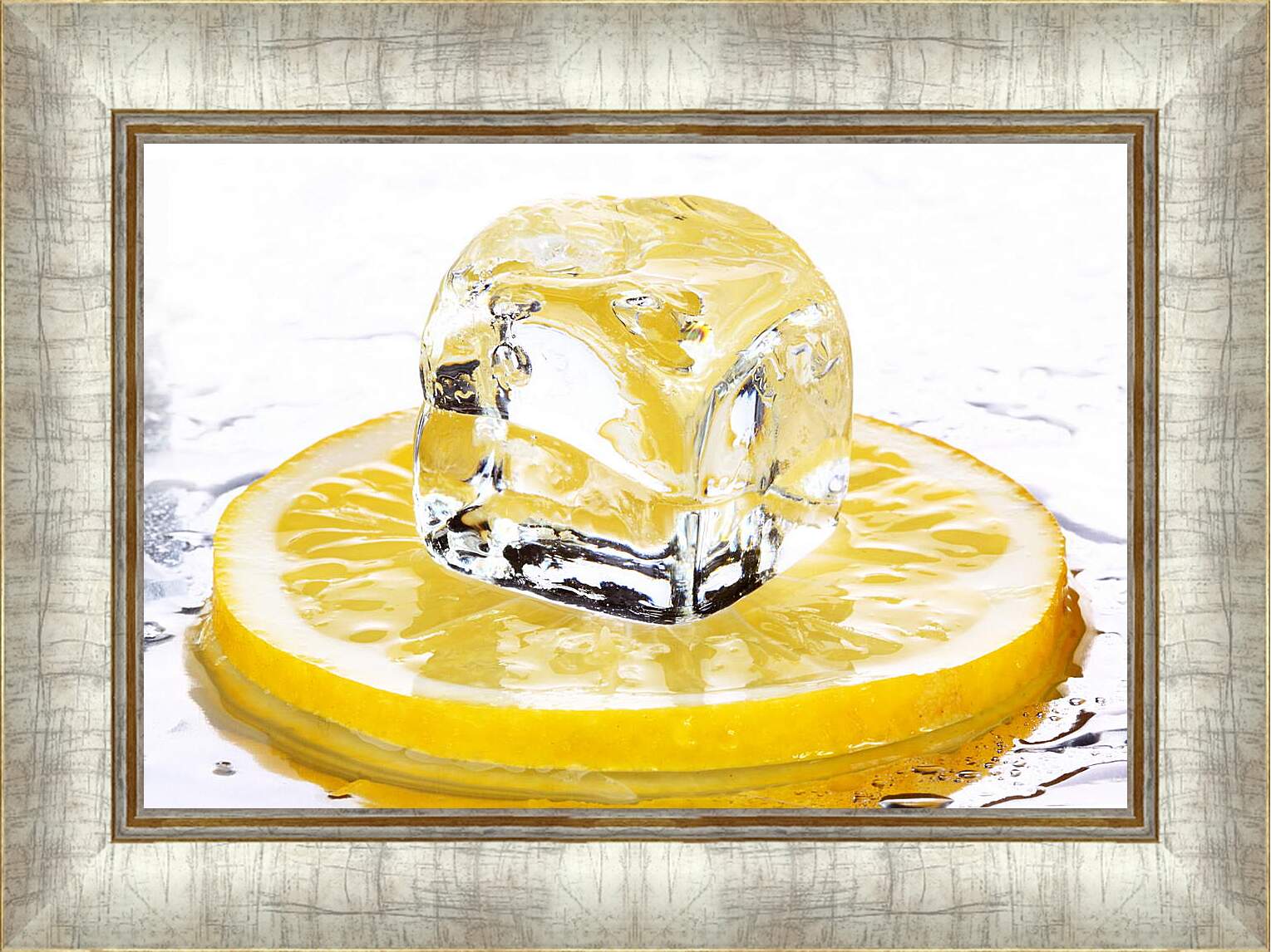 Картина в раме - Кубик льда на лимоне