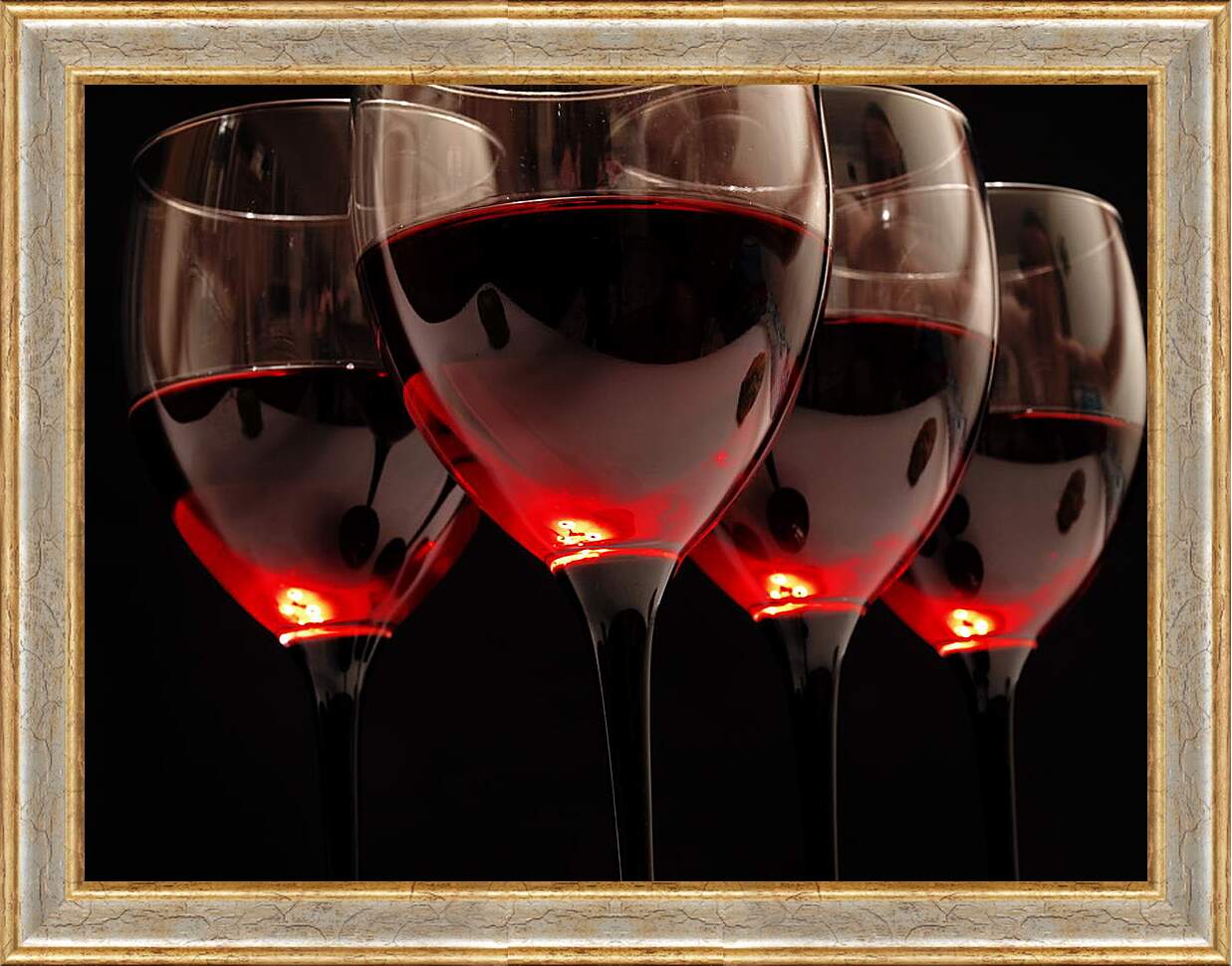 Картина в раме - Свет в бокалах вина
