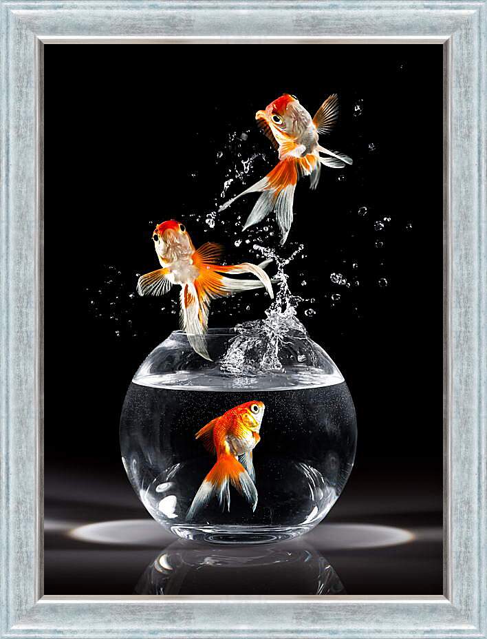 Картина в раме - Прыжки рыбок
