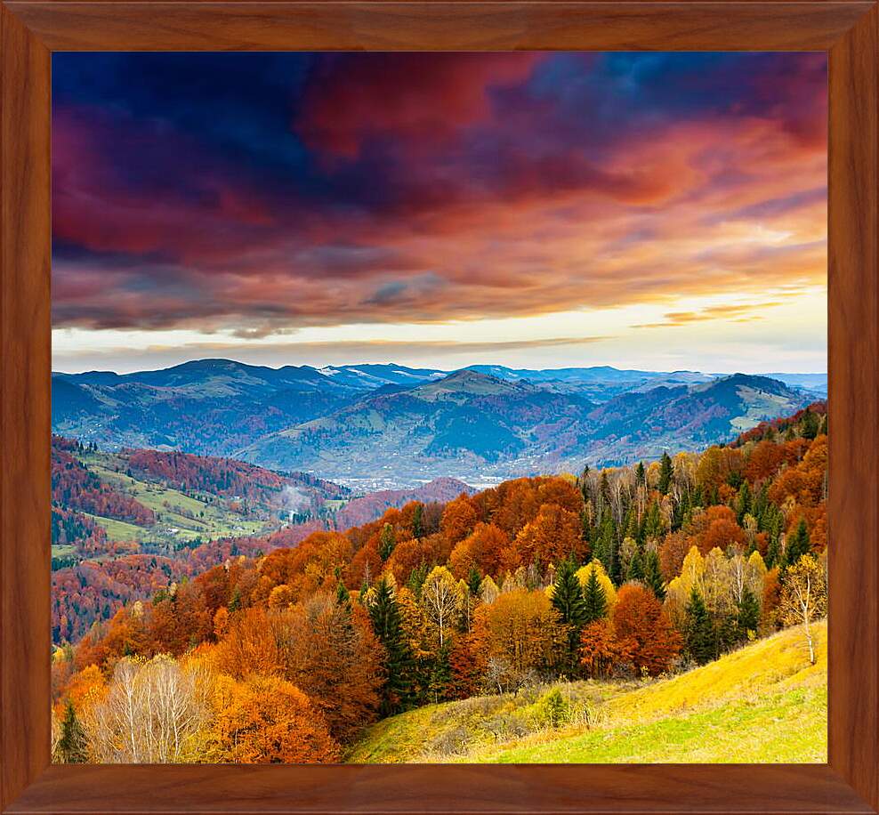 Картина в раме - Золотая осень в горах