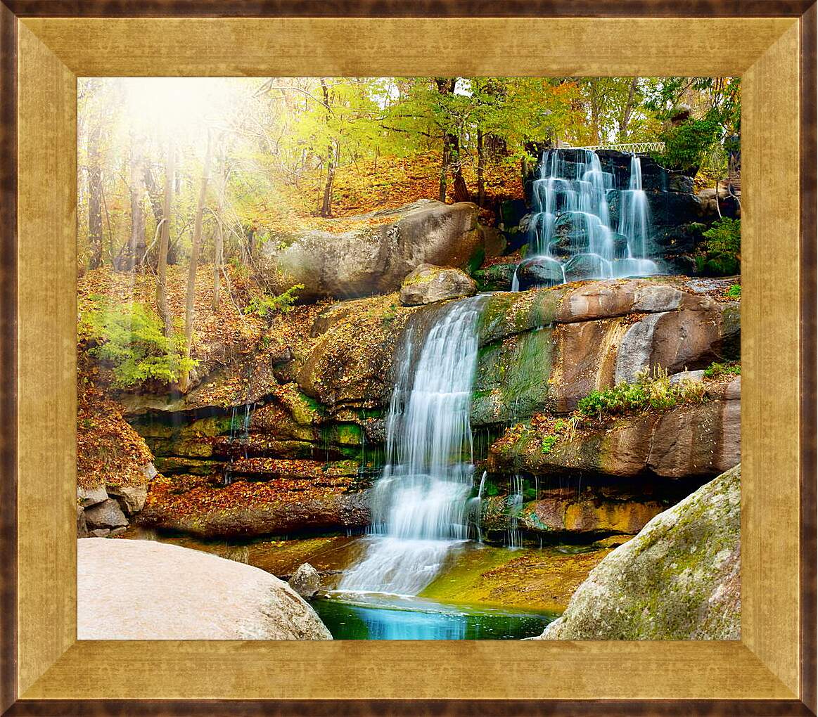 Картина в раме - Водопад осенью

