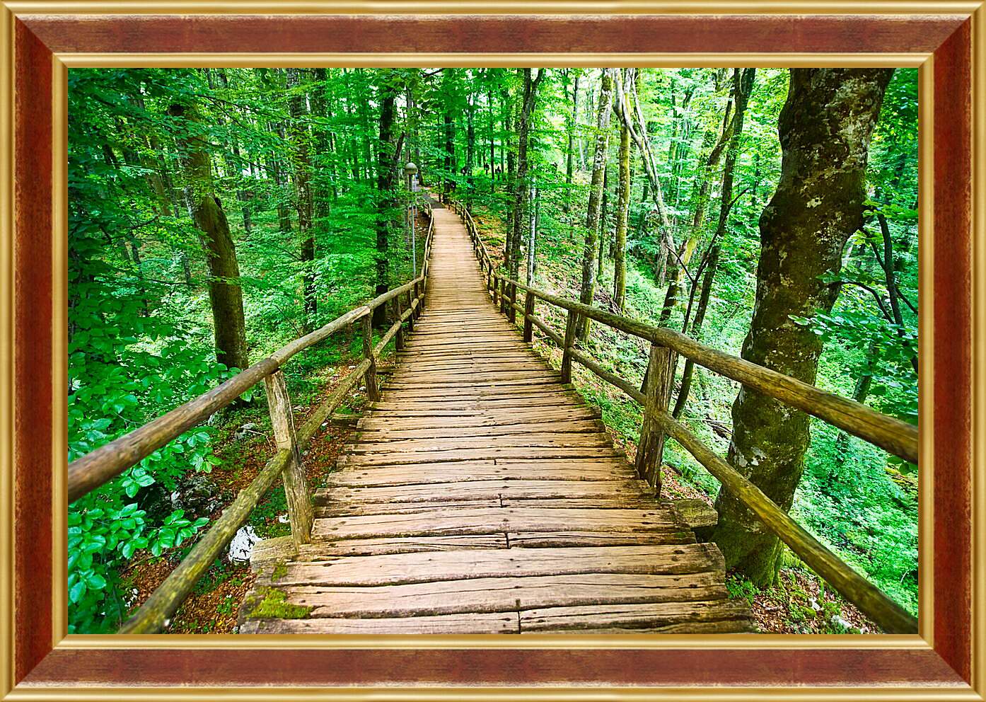 Картина в раме - Деревянный мост в лесу
