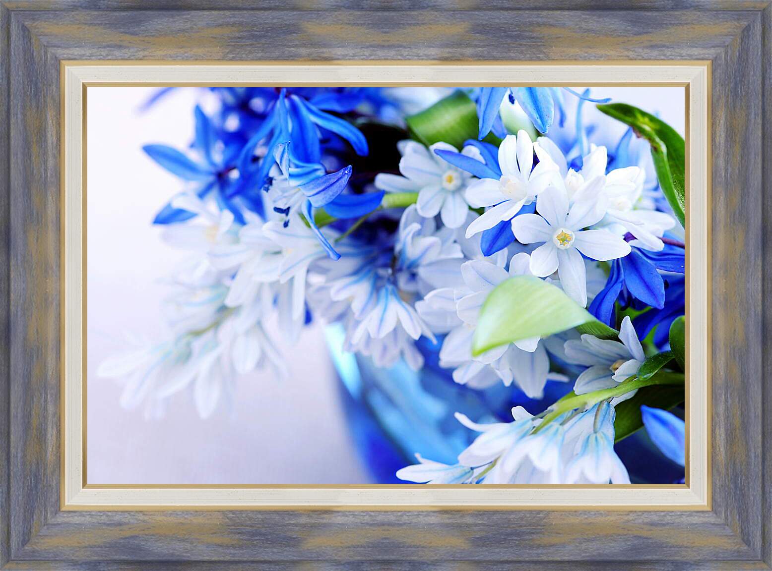 Картина в раме - Сине-белые цветы
