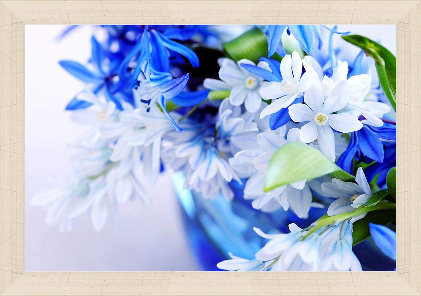 Картина в раме - Сине-белые цветы