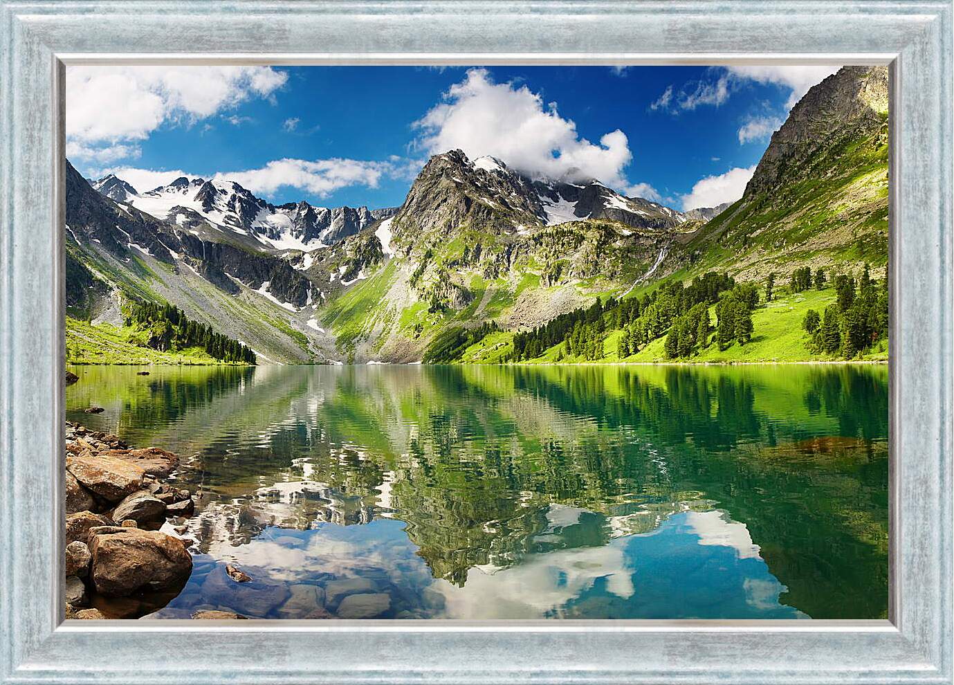 Картина в раме - Озеро в горах