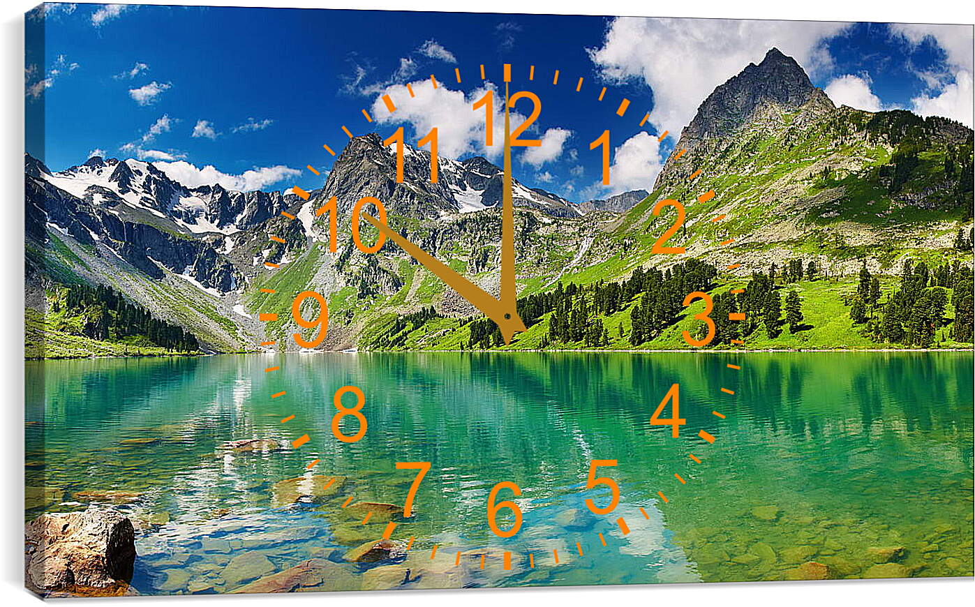 Часы картина - Вода зелёного цвета на фоне гор