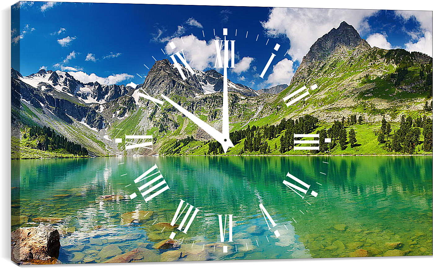 Часы картина - Вода зелёного цвета на фоне гор