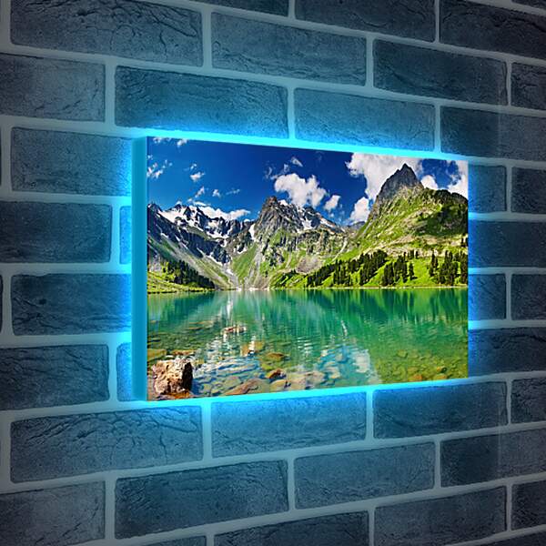 Лайтбокс световая панель - Вода зелёного цвета на фоне гор