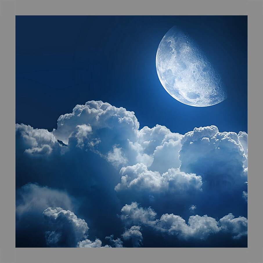 Картина в раме - Луна над облаками

