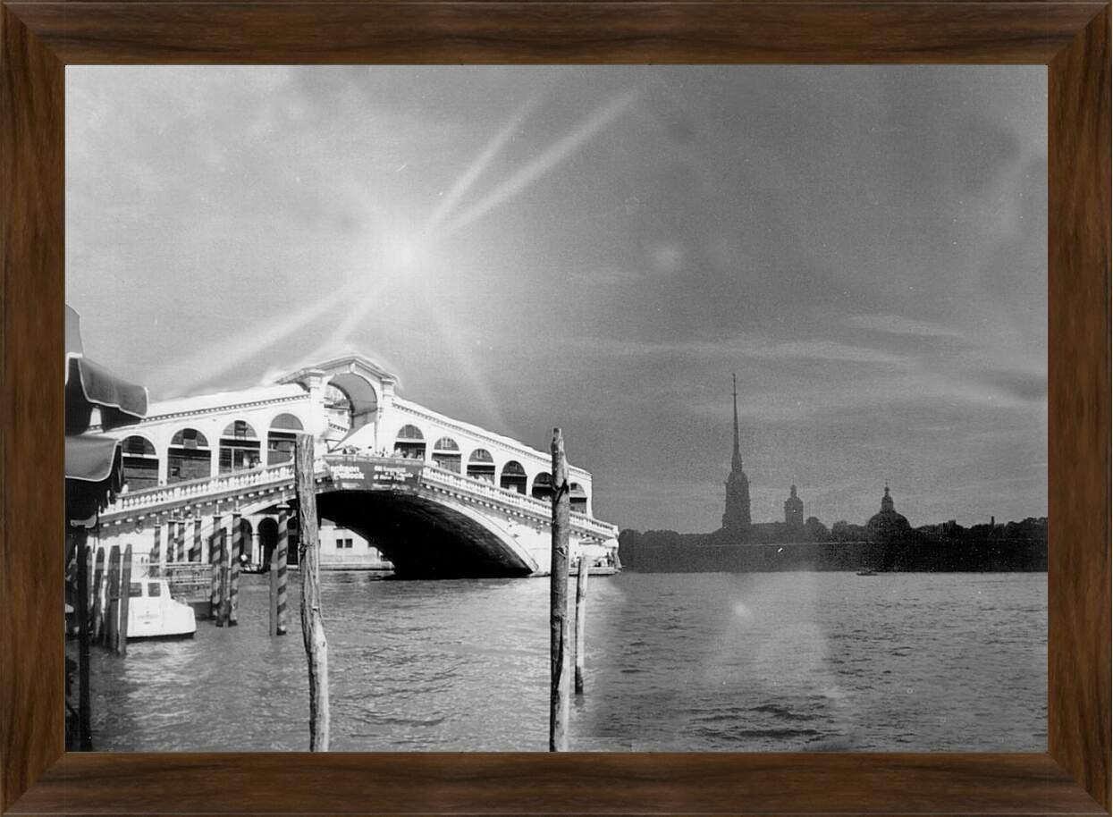Картина в раме - Мост на реке Неве
