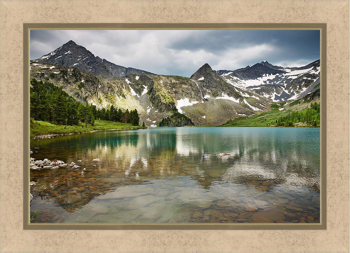 Картина в раме - Чистое горное озеро
