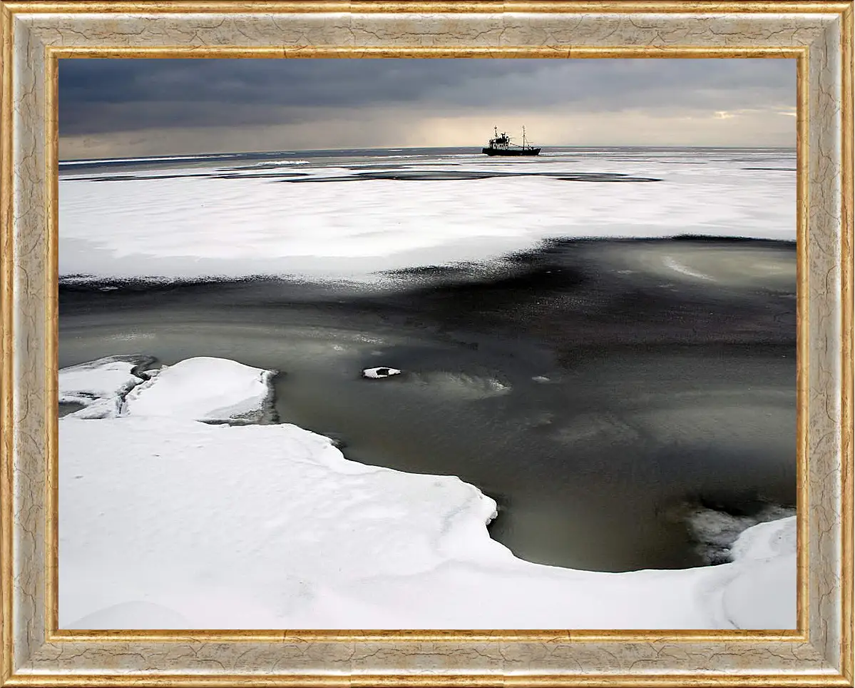 Картина в раме - Снег на море
