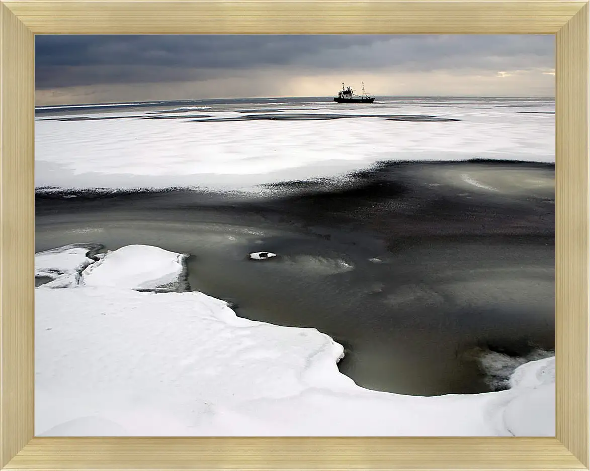 Картина в раме - Снег на море
