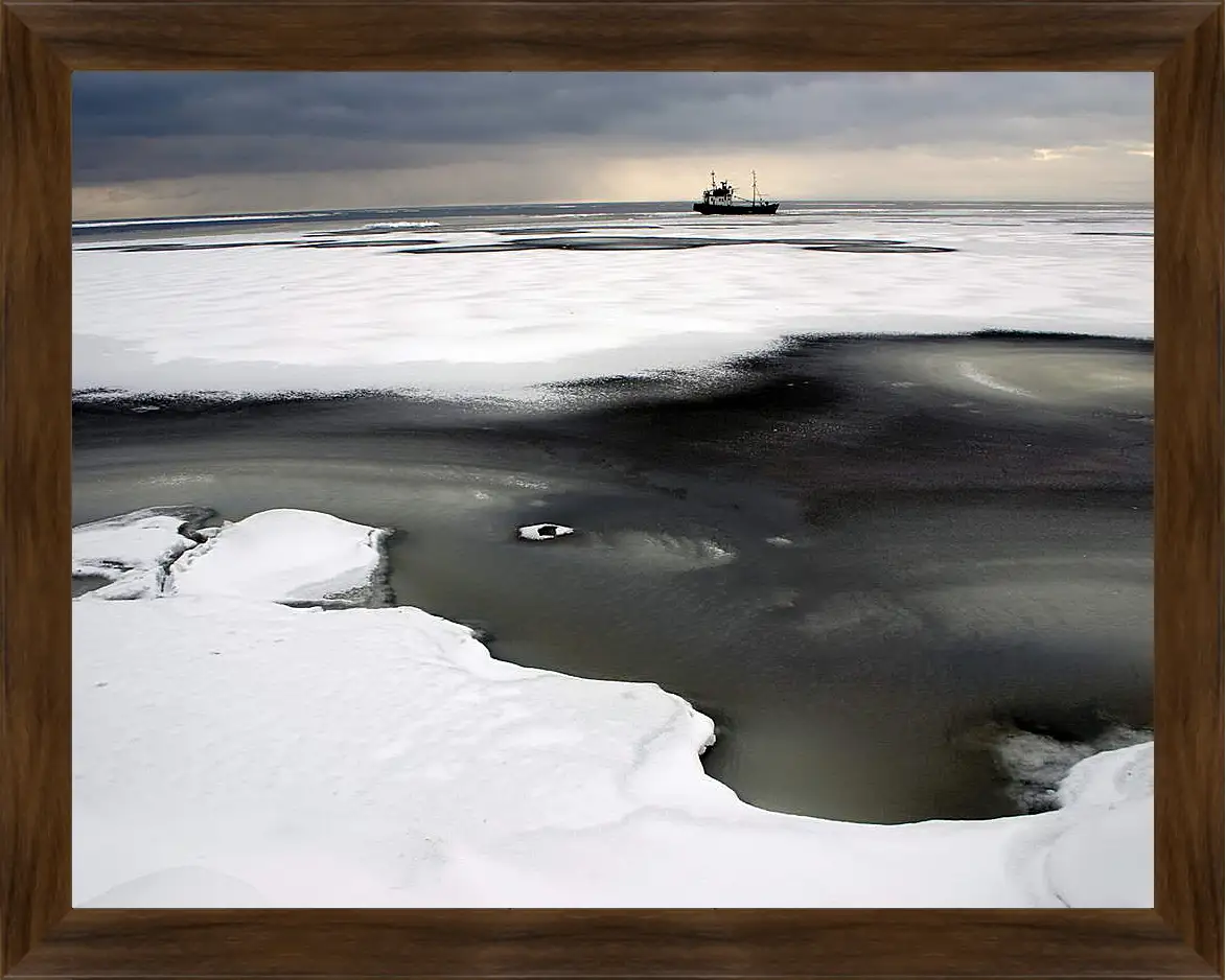 Картина в раме - Снег на море
