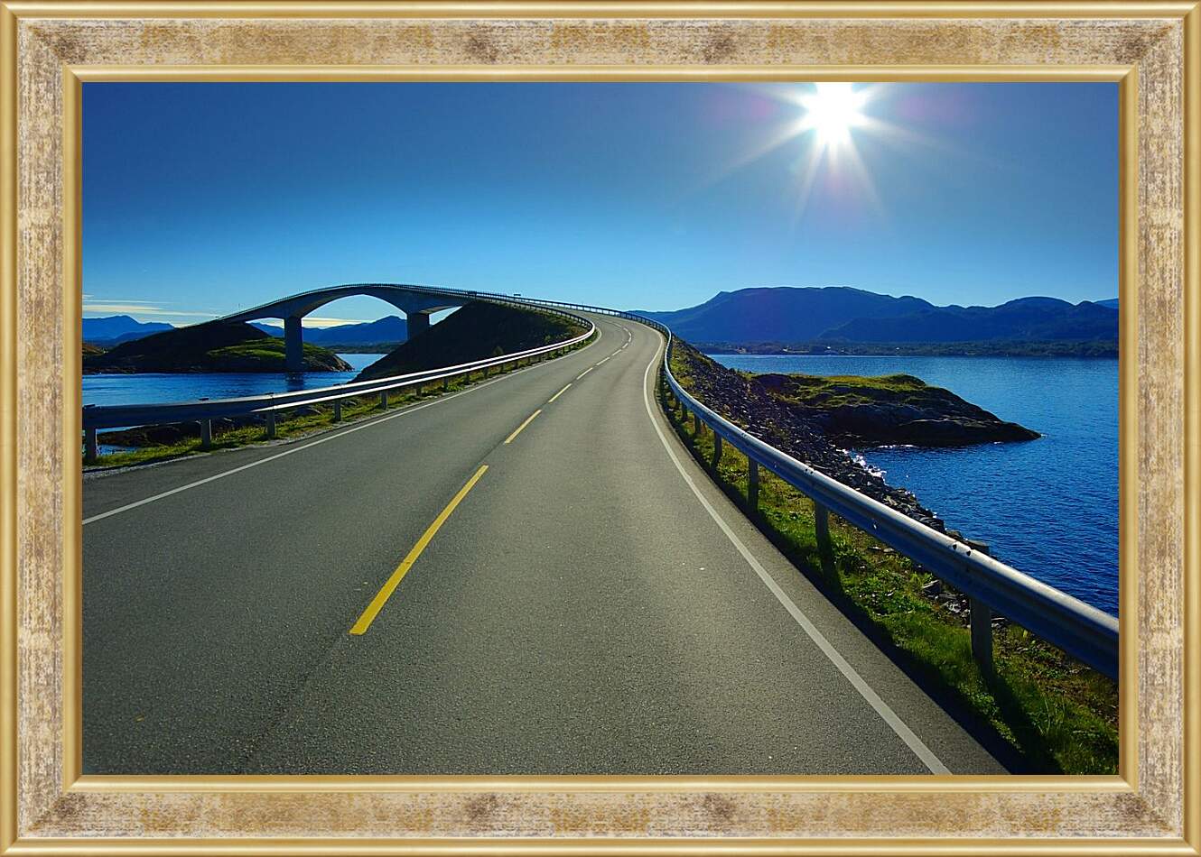 Картина в раме - Дорога, мост, море, горы.