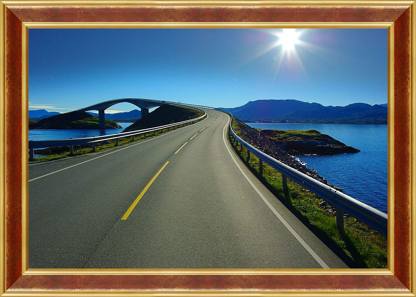 Картина в раме - Дорога, мост, море, горы.