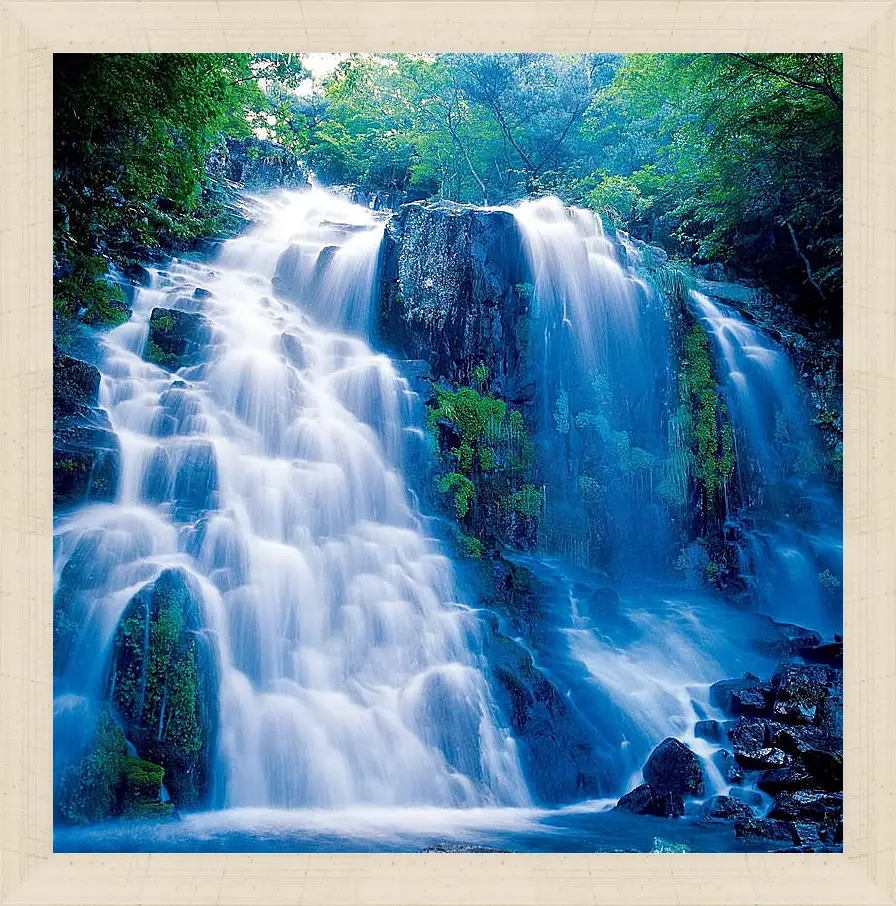 Картина в раме - Водопад в зелени
