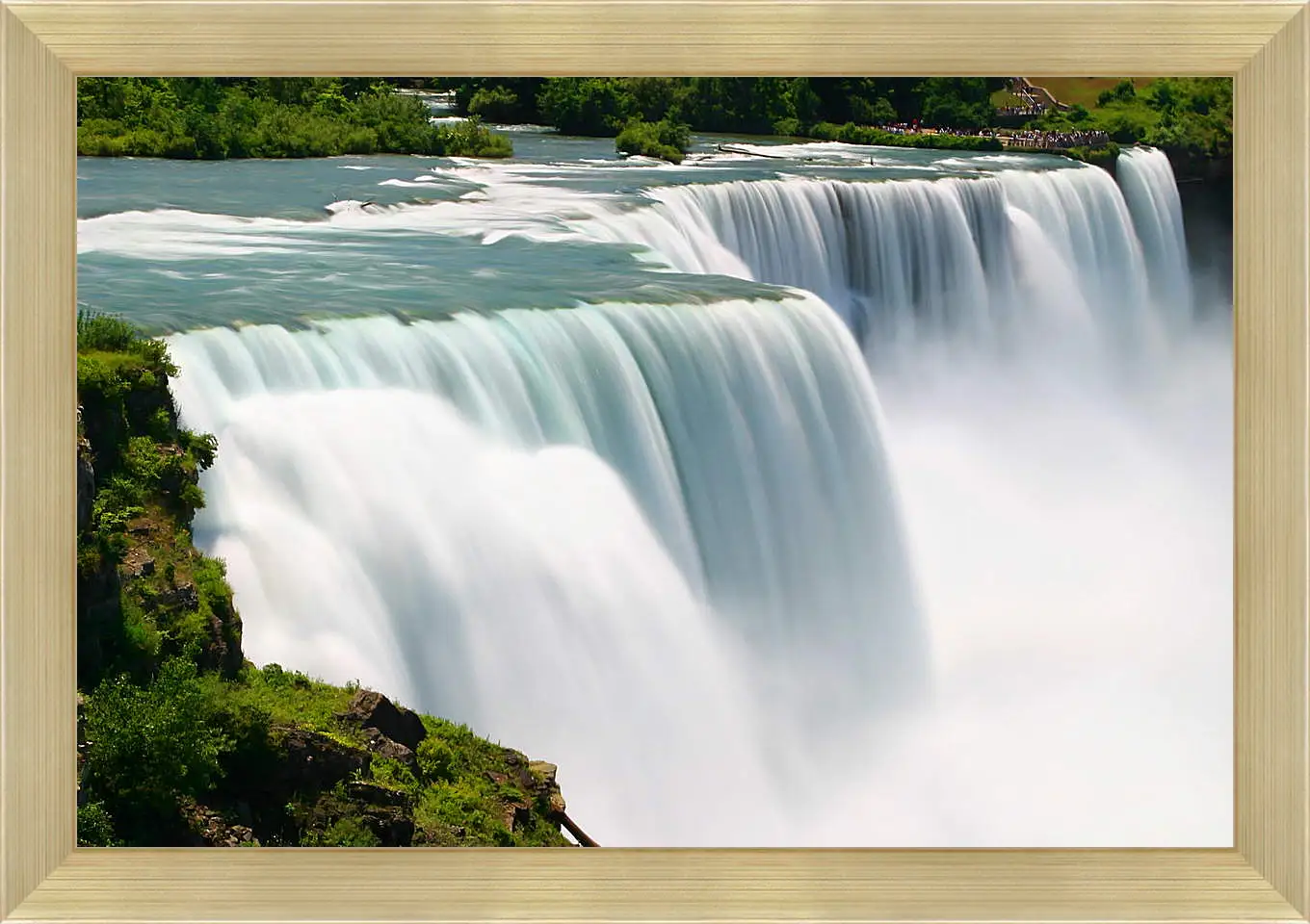 Картина в раме - Плоский водопад
