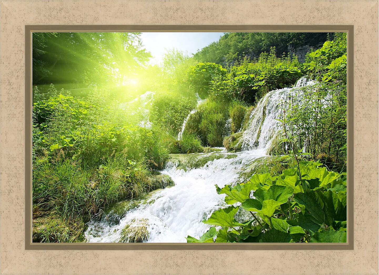 Картина в раме - Водопад в лесу под солнцем

