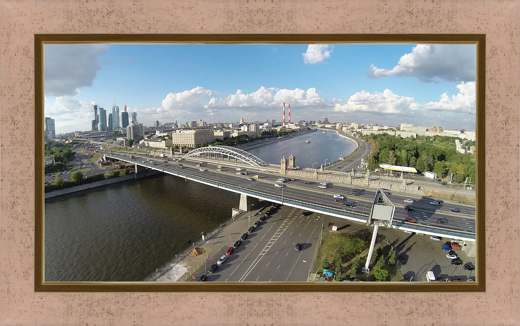 Картина в раме - мост через Москву реку
