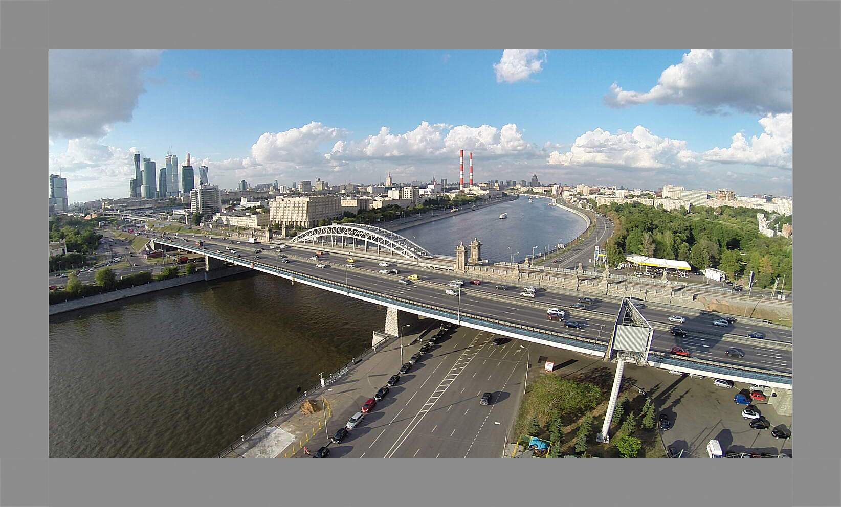 Картина в раме - мост через Москву реку
