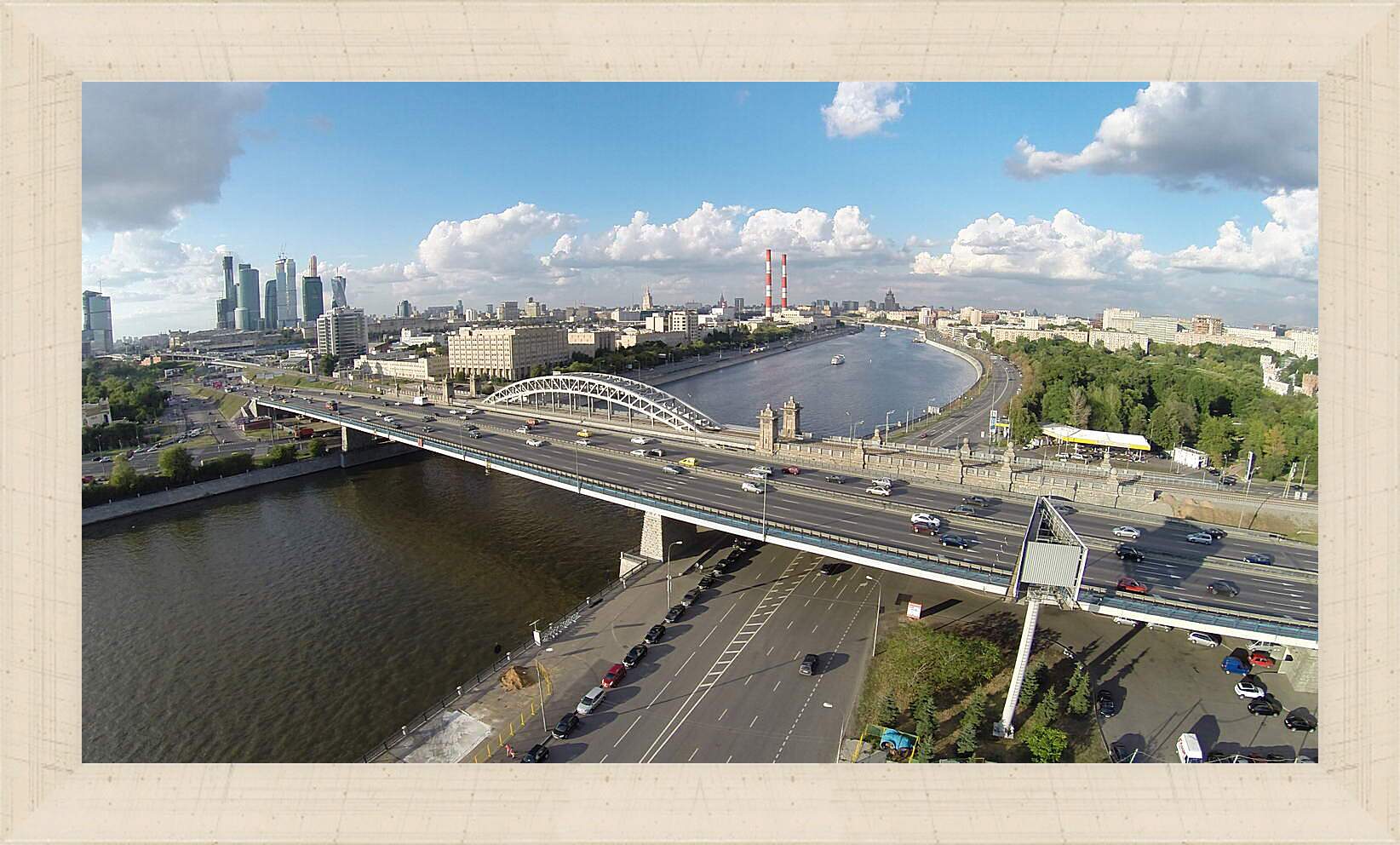 Картина в раме - мост через Москву реку
