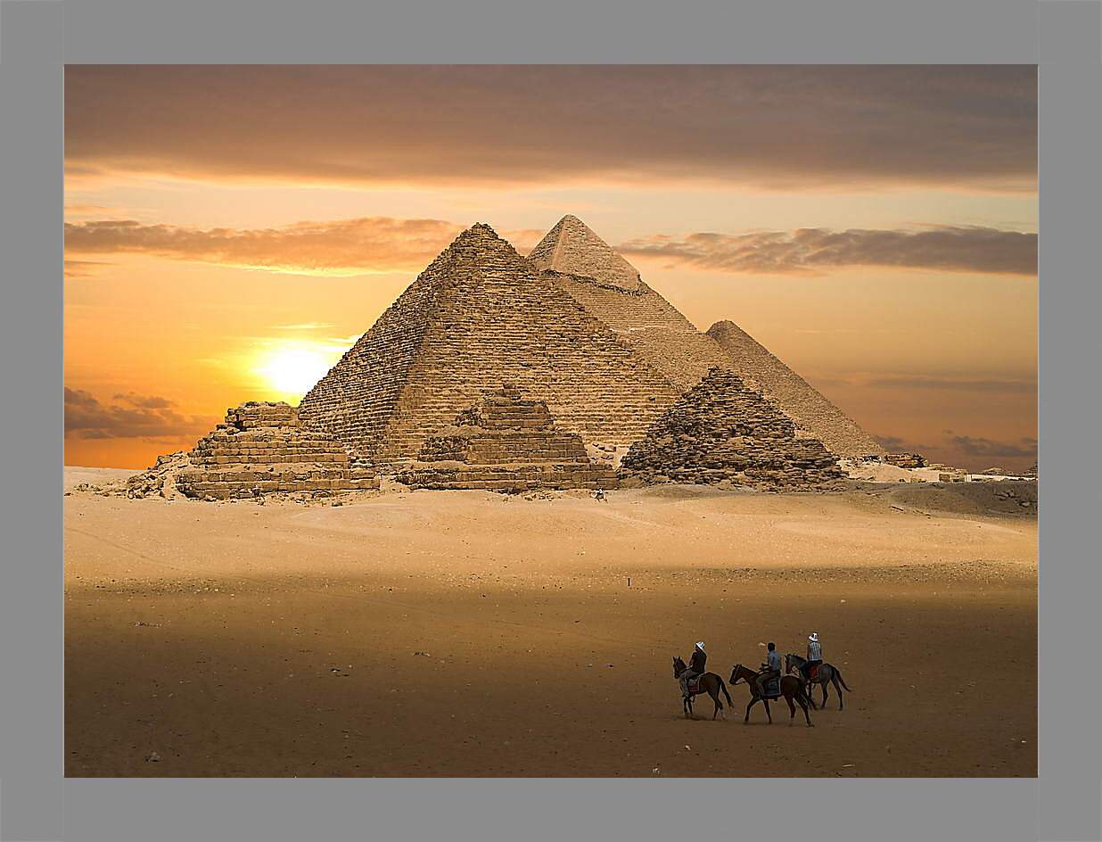 Картина в раме - Пирамиды на закате
