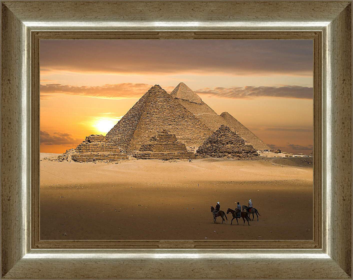 Картина в раме - Пирамиды на закате
