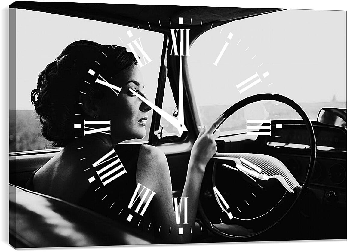 Часы картина - Девушка за рулем