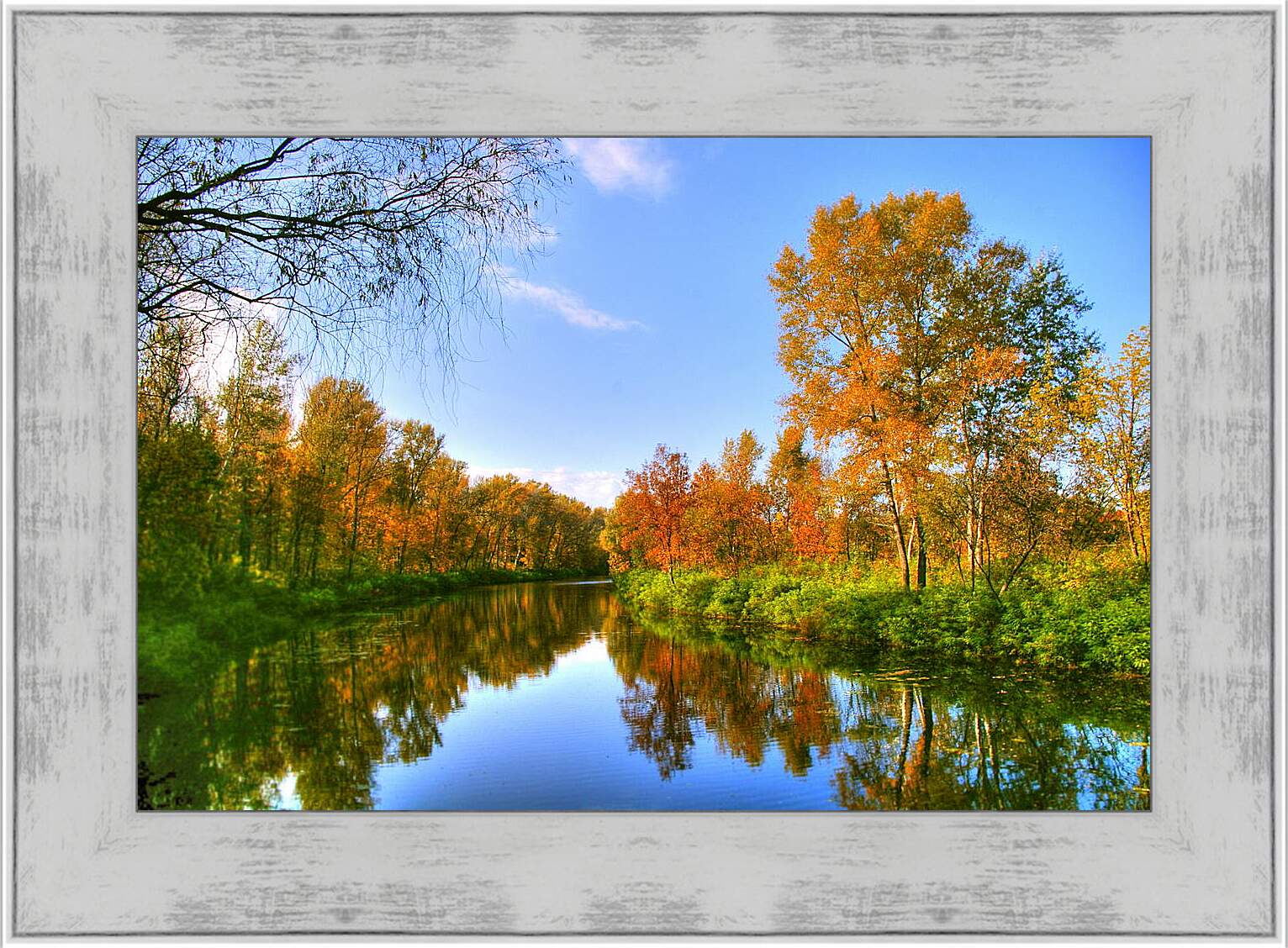 Картина в раме - Осенняя река
