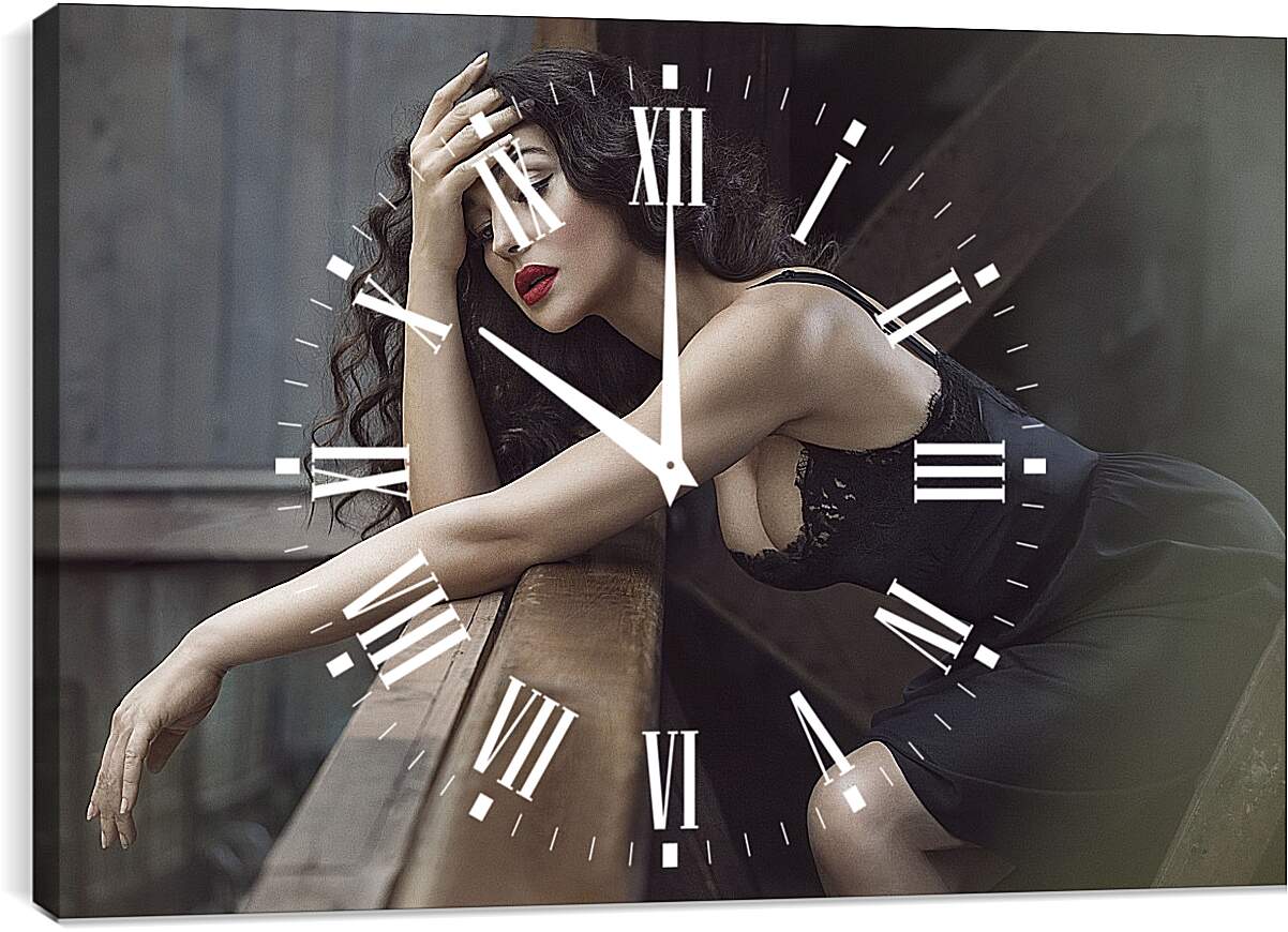 Часы картина - Моника Белуччи