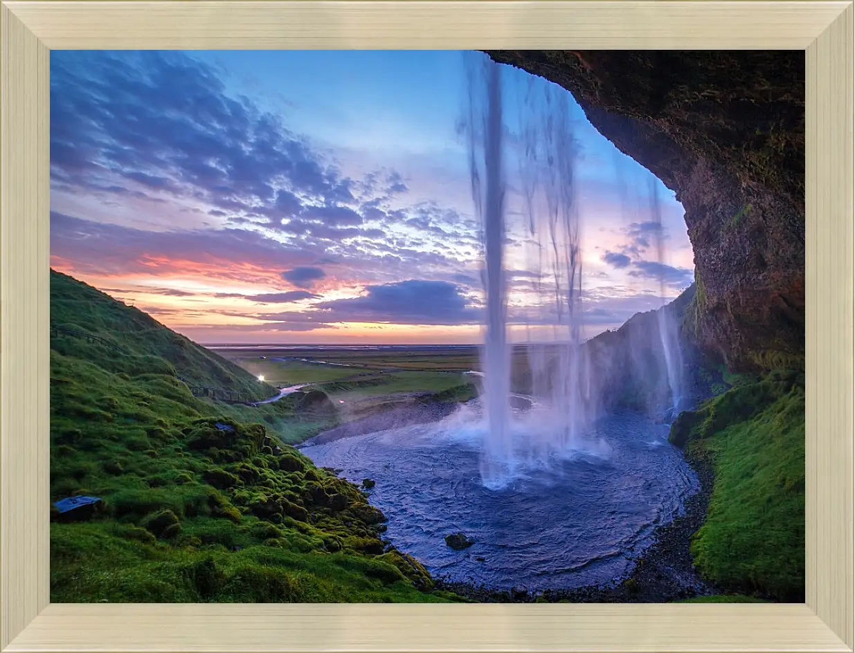 Картина в раме - Водопад