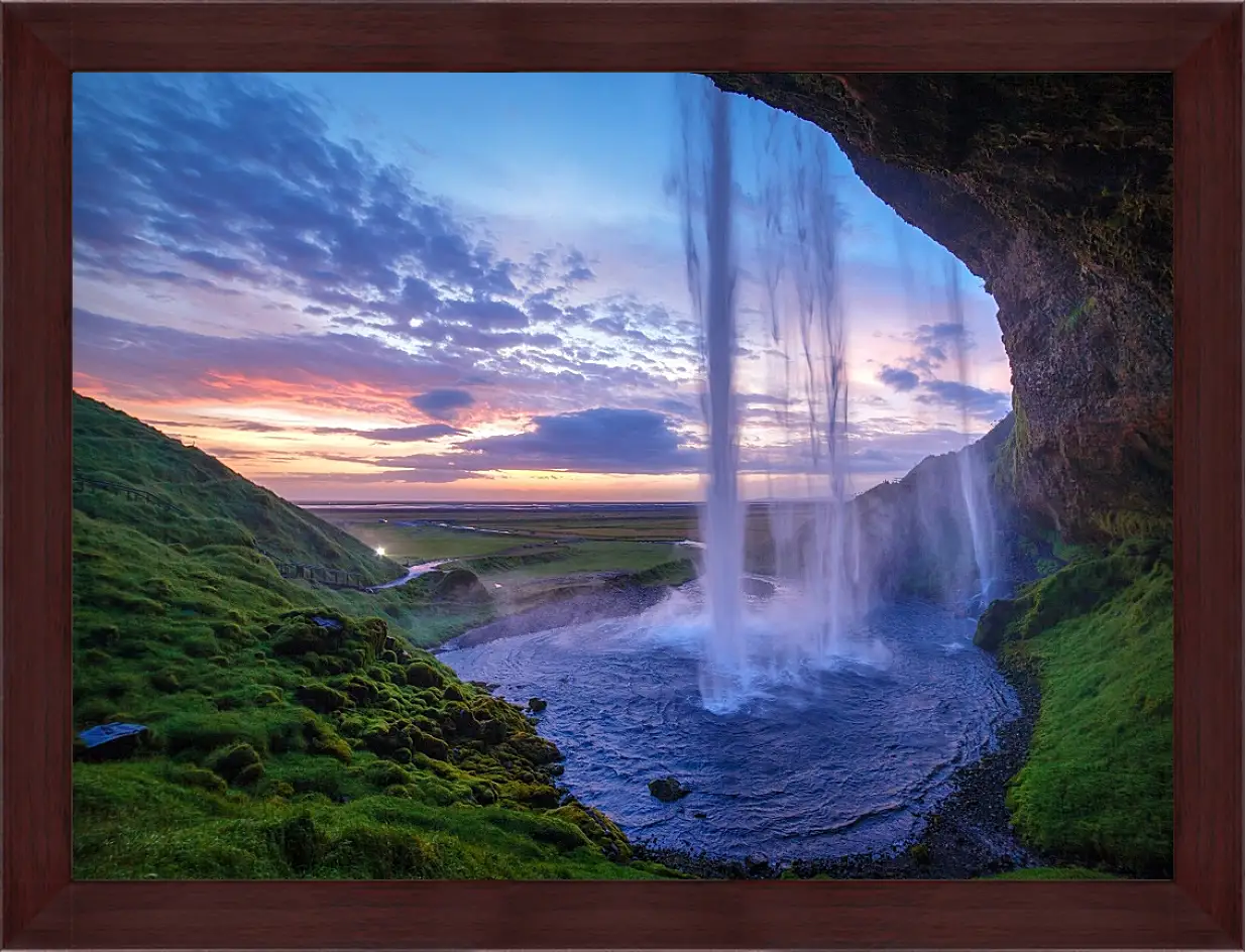 Картина в раме - Водопад