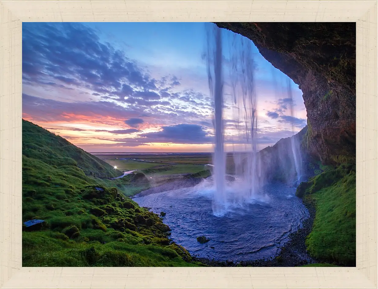 Картина в раме - Водопад