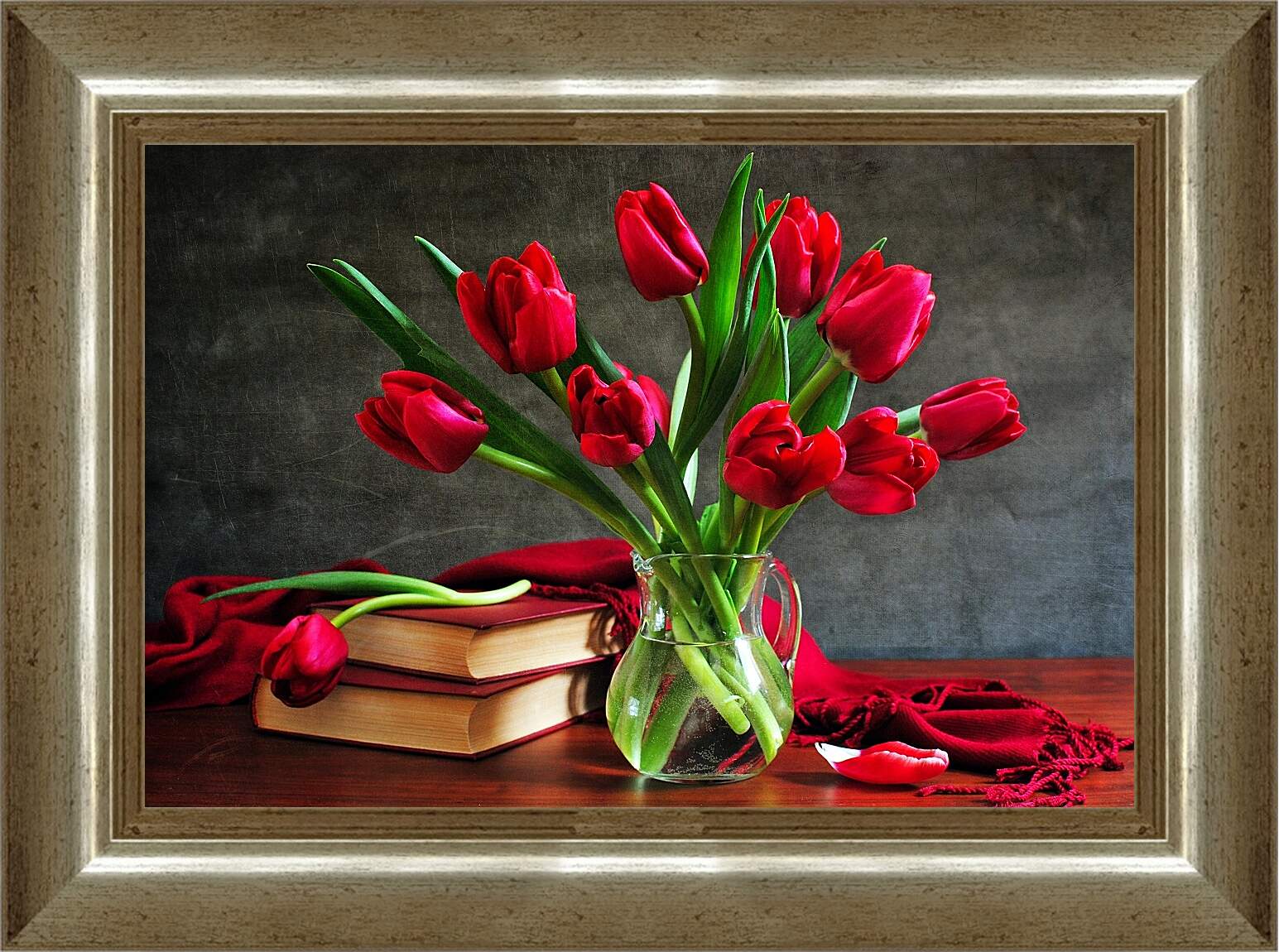Картина в раме - Тюльпаны и книги
