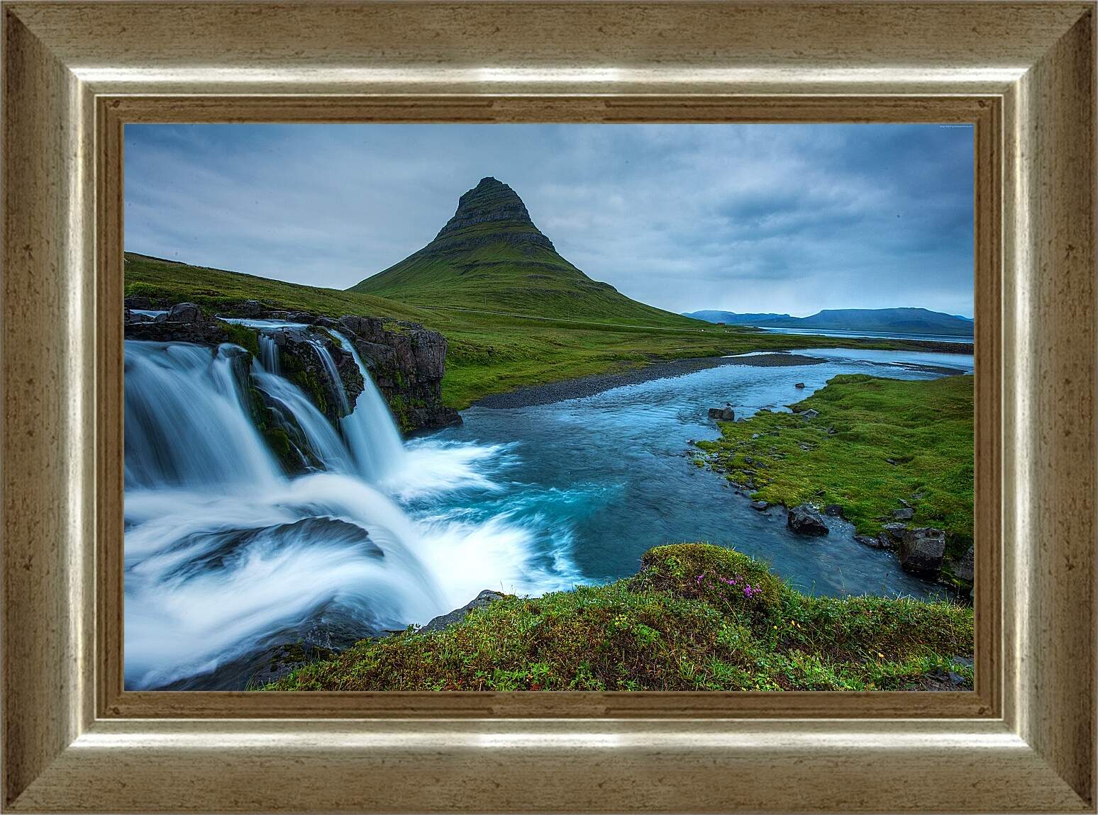 Картина в раме - Гора Киркьюфетль. Исландия
