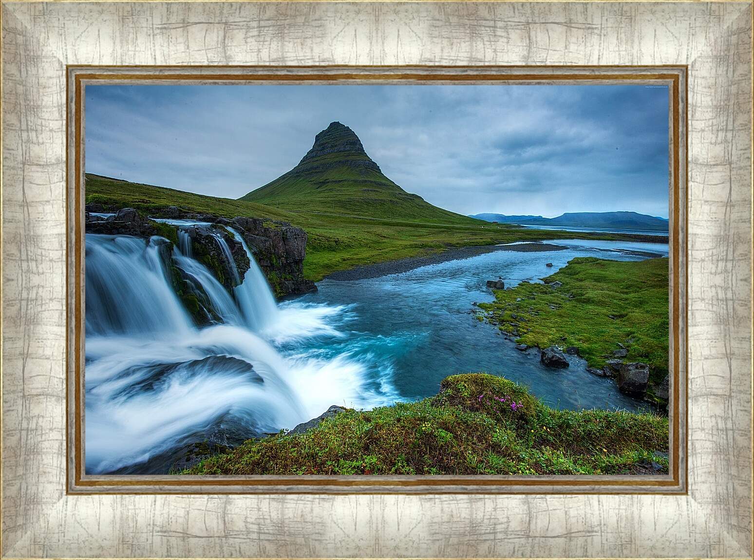 Картина в раме - Гора Киркьюфетль. Исландия