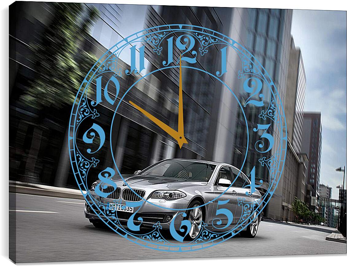 Часы картина - BMW на дороге