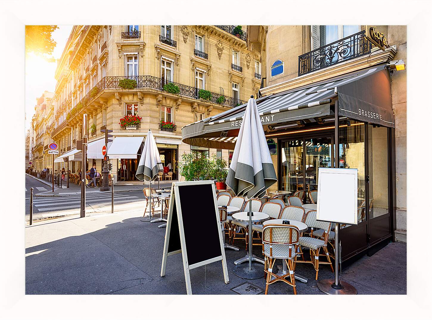 Картина в раме - Кафе на улице Парижа