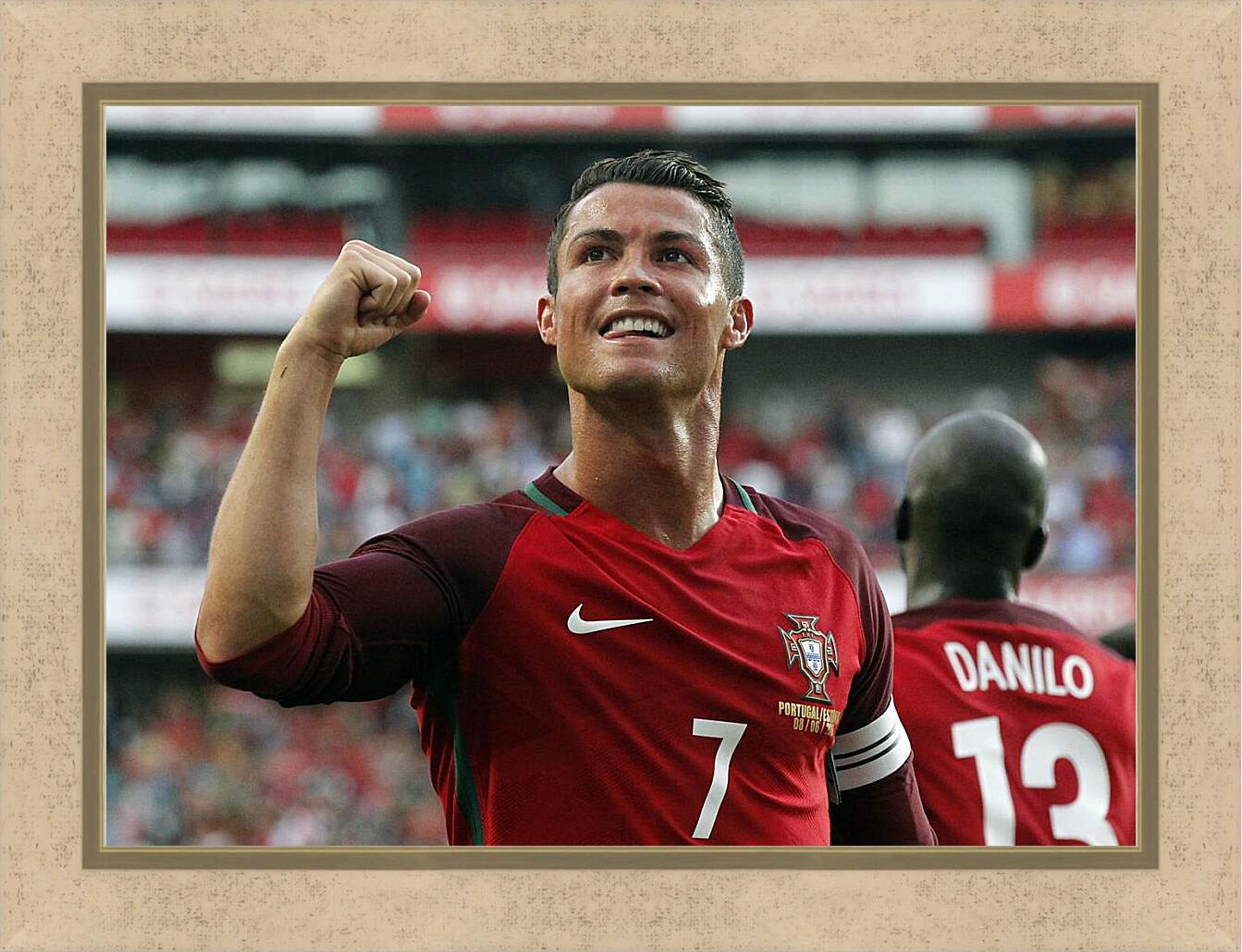 Картина в раме - Криштиану Роналду в сборной Португалии.