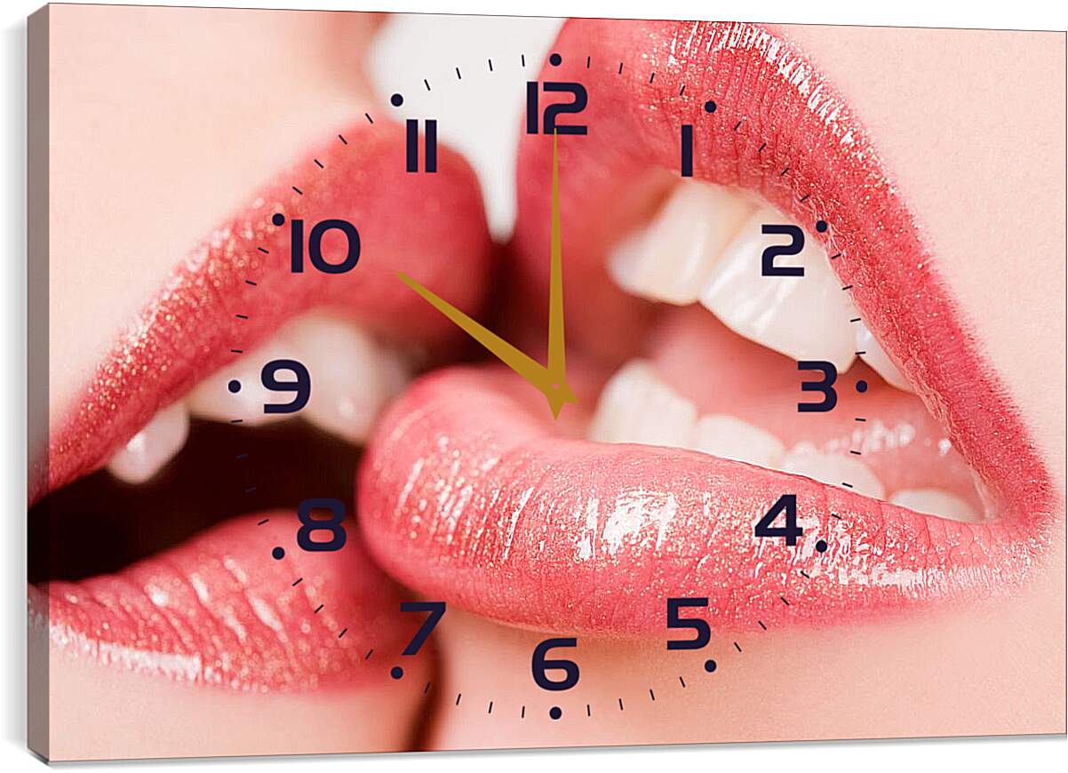 Часы картина - Поцелуй девушек