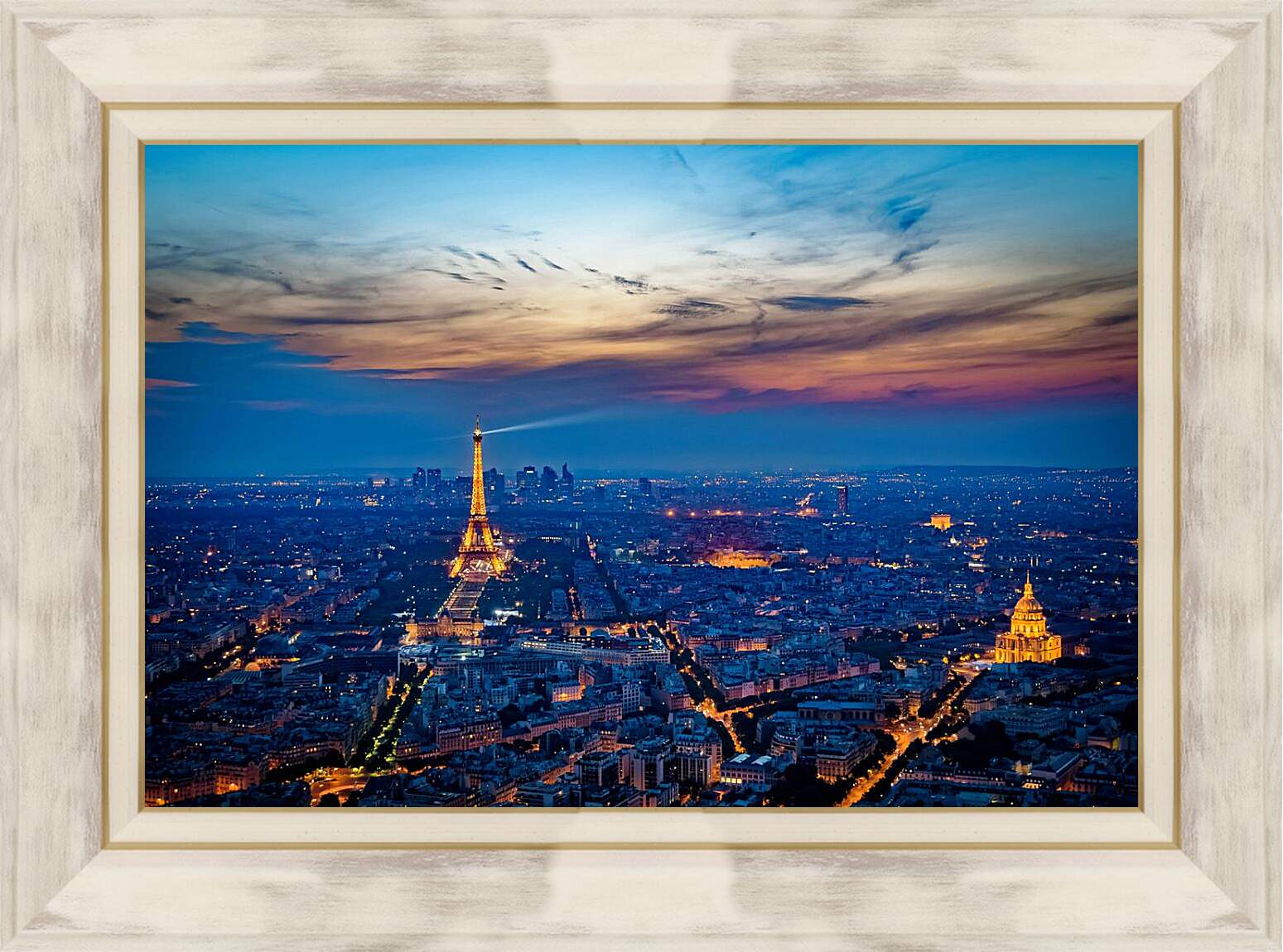 Картина в раме - Вид на вечерний Париж